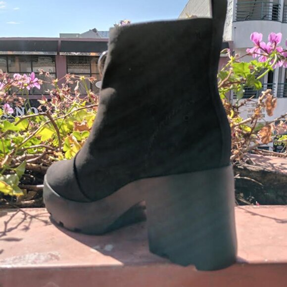 Super Cute Ankle booties💗 - Picture 3 of 3